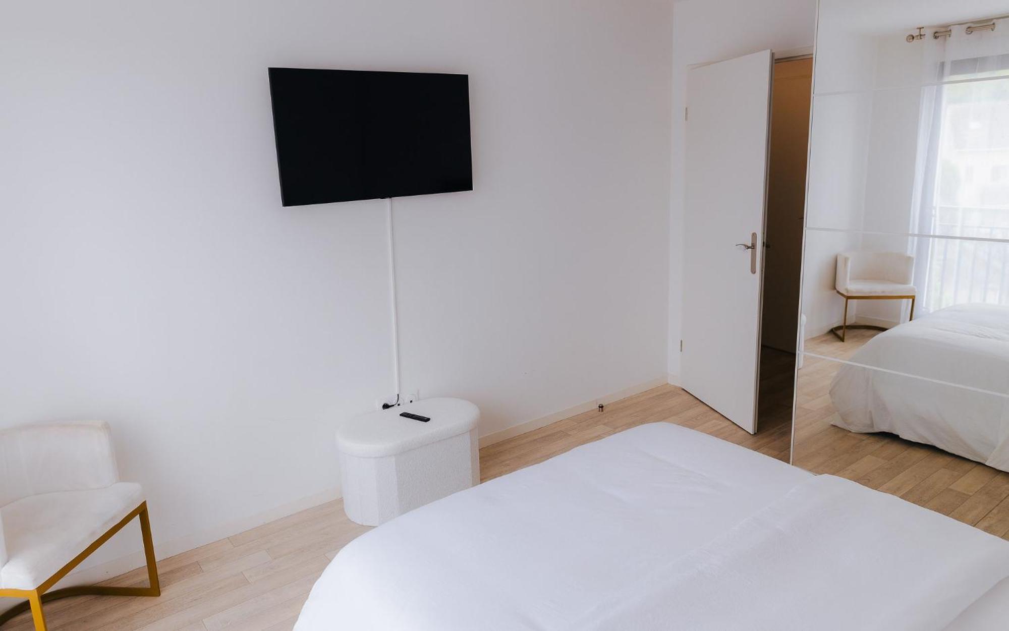 Appartement Luxueux, Neuf & Equipe A Versailles, Saint-Cyr-lʼÉcole Eksteriør bilde