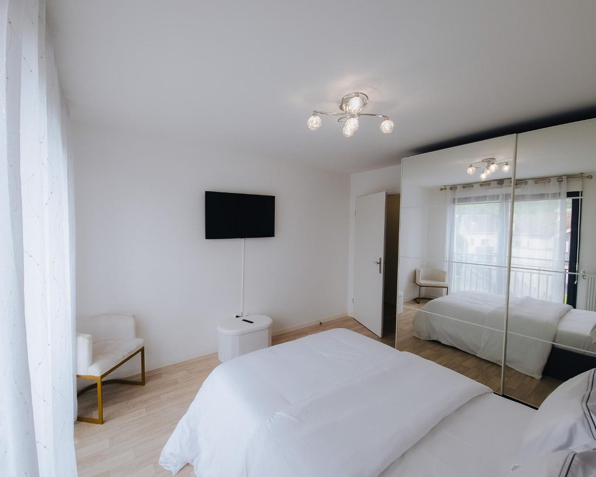 Appartement Luxueux, Neuf & Equipe A Versailles, Saint-Cyr-lʼÉcole Eksteriør bilde